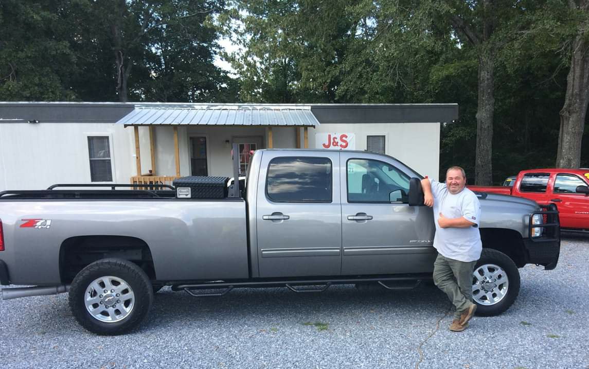JSAutoLLC's tweet photo. Jerry Howard had been eyeing a few of our trucks for several days 👀 He fell in love with our 2014 Chevrolet Silverado 2500 HD LTZ and took it home to Vandiver, AL! Thank you Jerry for choosing J&S Auto!
-
#VandiverAL #JemisonAL #ClantonAL #AlabasterAL #ChelseaAL #WestoverAL https://t.co/j2LU5DuzAk