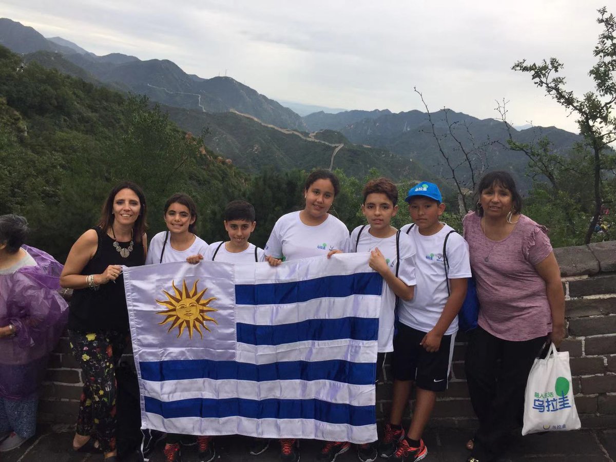 primaria_anep's tweet photo. ¡Los niños y maestras de la escuela de Casavalle llegaron a la muralla china! https://t.co/kyGifmsaZz
