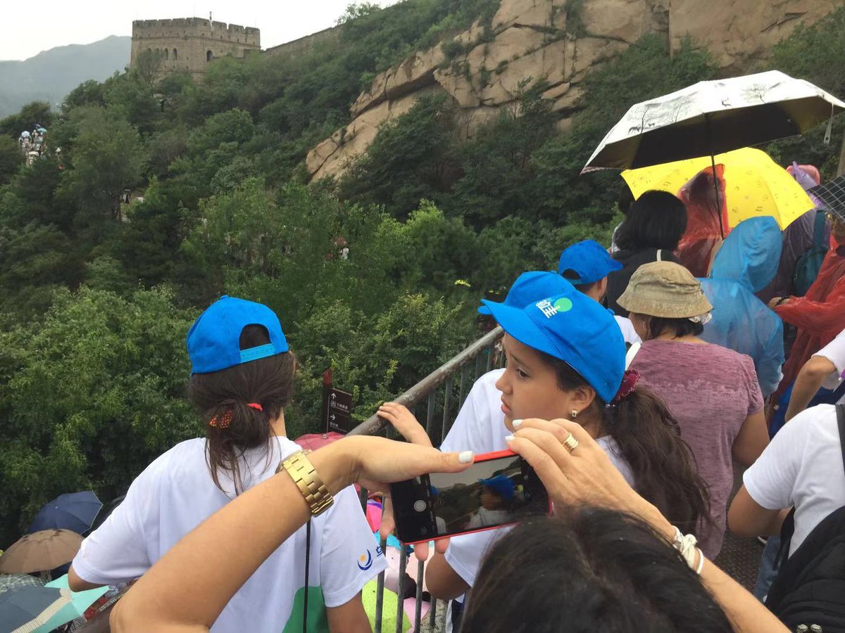 primaria_anep's tweet photo. ¡Los niños y maestras de la escuela de Casavalle llegaron a la muralla china! https://t.co/kyGifmsaZz