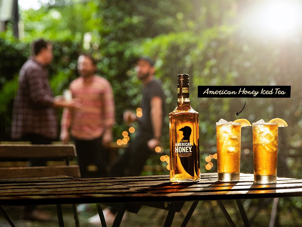 Rare footage of friends socializing in the wild.