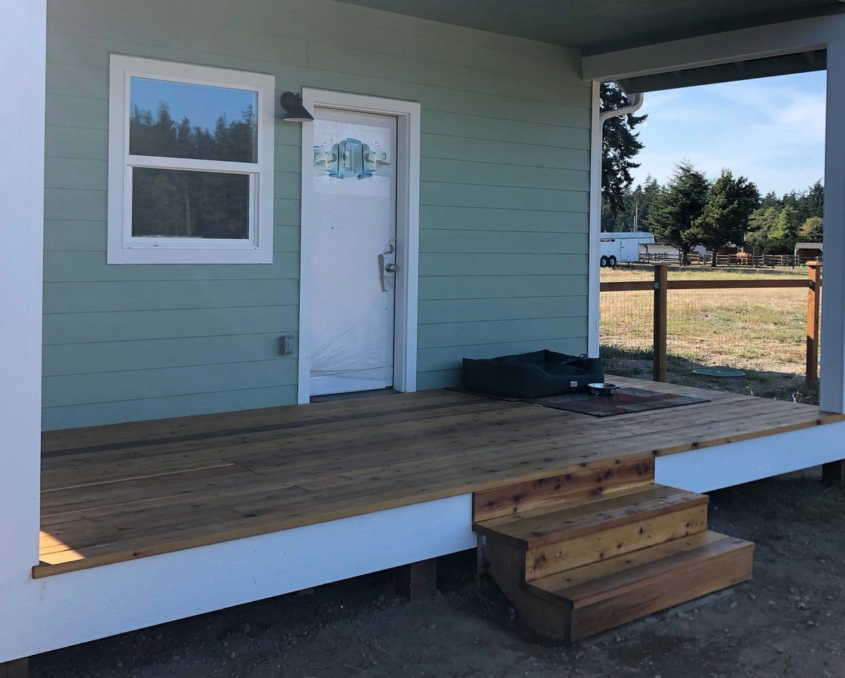 CedarCreek4's tweet photo. Fun to see this finished project down on Whidbey Island with our 2x6" knotty Western Red Cedar #decking #Cedardeck #knottydeck #construction https://t.co/wDTw1Gtkrm
