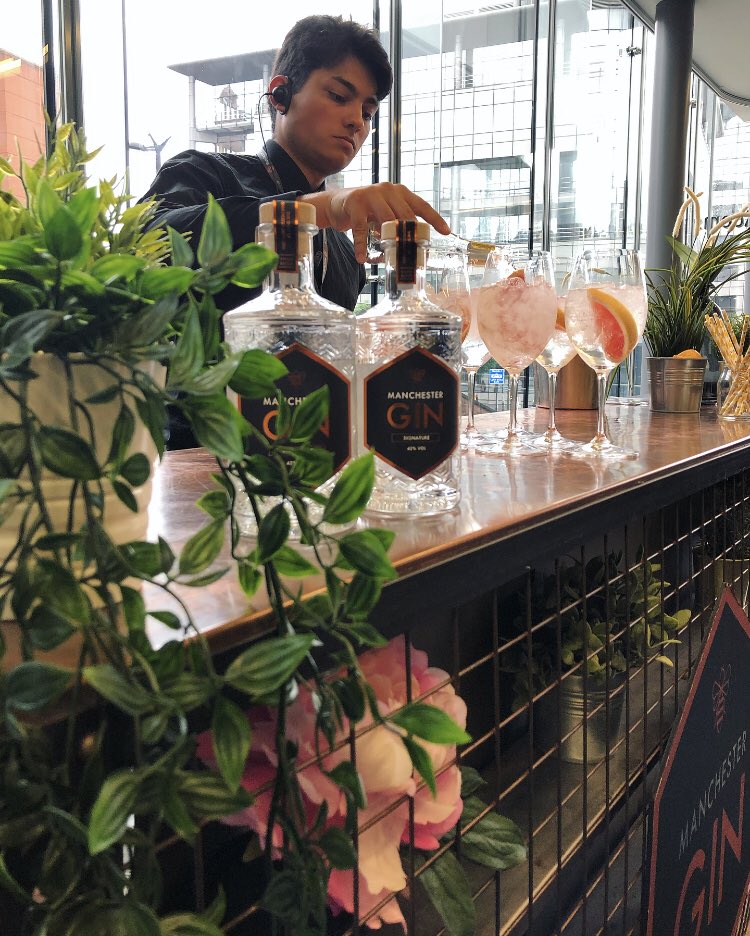 mcr_central's tweet photo. We’re delighted to welcome some of our city partners and friends to the venue this evening for our #OpenHouseMC drinks reception!

A huge thank you to our soon to be neighbours @MCR_Gin for sponsoring and providing this stunning gin bar 🍸 https://t.co/AuLRxG53my