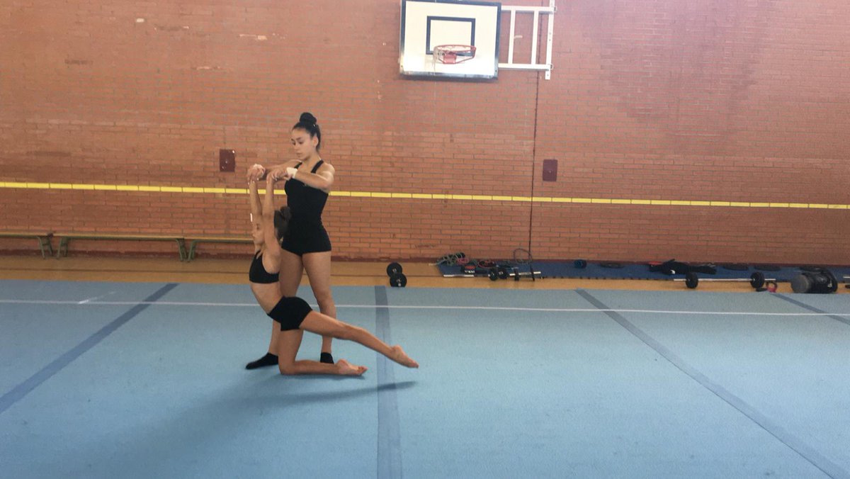 ArbexSonia's tweet photo. Visitando el entrenamiento del @AndragaClub, preparatorio para el Campeonato de Europa de Holon (Israel🇮🇱).
👏 Enhorabuena Claudia Sánchez y Rocío Artero, que representarán a 🇪🇸 y a #ColladoVillalba en el Campeonato de Europa de Gimnasia Acrobática 🤸‍♀️ https://t.co/eaMs3sm9MQ