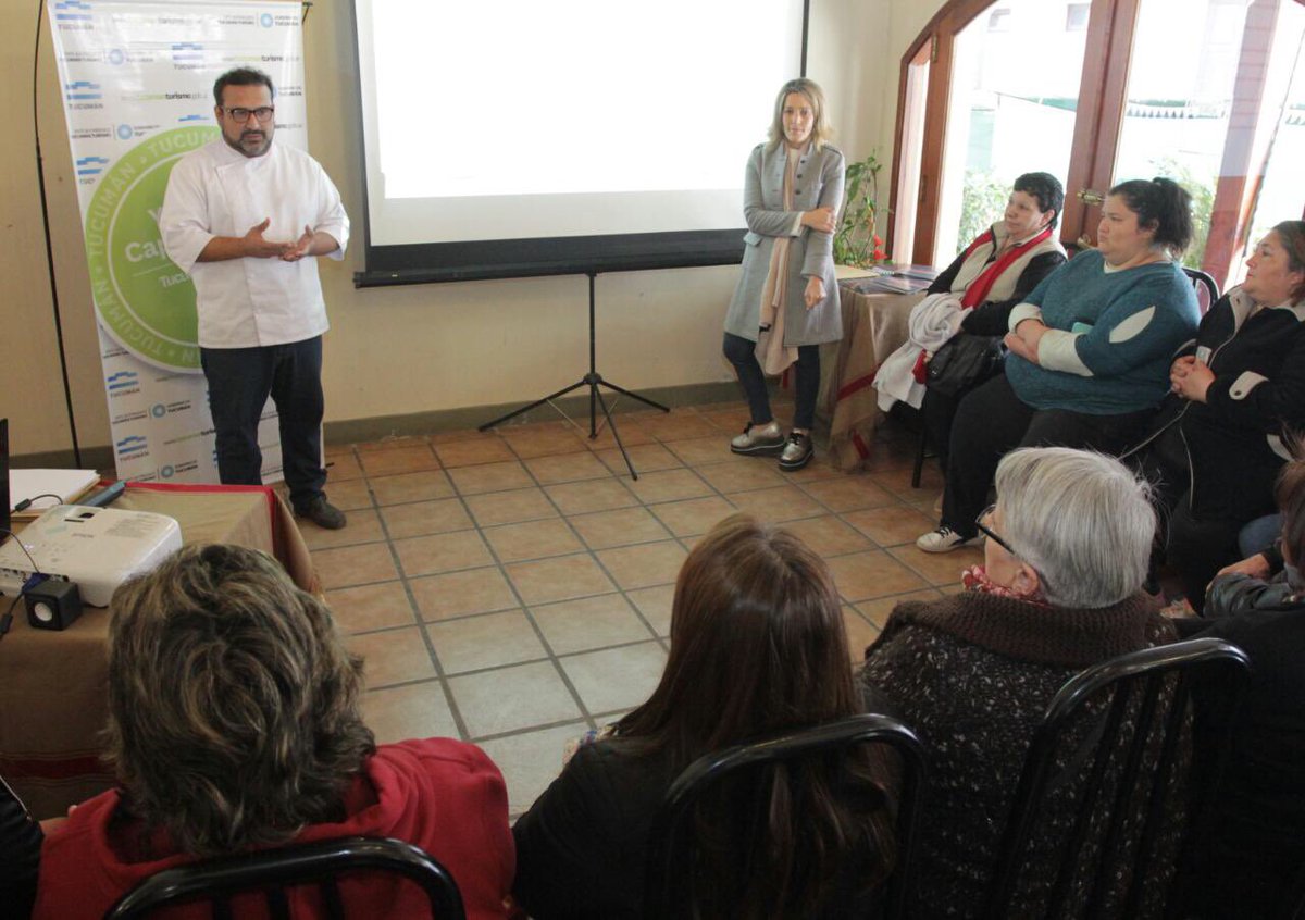 PrensaTucTur's tweet photo. La vicepresidenta @ElenaColombres participa de la presentación del Programa de Fortalecimiento Gastronómico en la villa turística @sanpedrocolalao junto al chef “Corcho” Rez Masud. Participan del lanzamiento un nutrido grupo de emprendedores y productores #CapacitacionTucTur https://t.co/mOMtgDNtl6