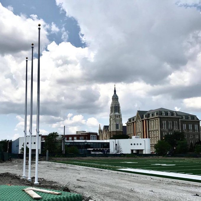 #30’CamCleat #Aluminum #Flagpoles with the #ChicagoSkyline and @SaintIgnatius #HighSchool #Playfields #UniversityOfChicago https://t.co/gVKfsHbAdP https://t.co/xMlZO9QQw3