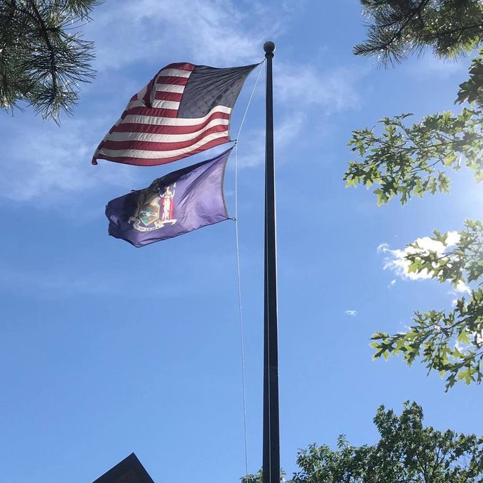 #NewYorkState flys #OldGlory and the #NewYork #StateFlag with pride. This #BlackAnodized #Flagpole certainly offers a spectacular look. https://t.co/lWhM2l0qFf https://t.co/4lvmSgnm1p