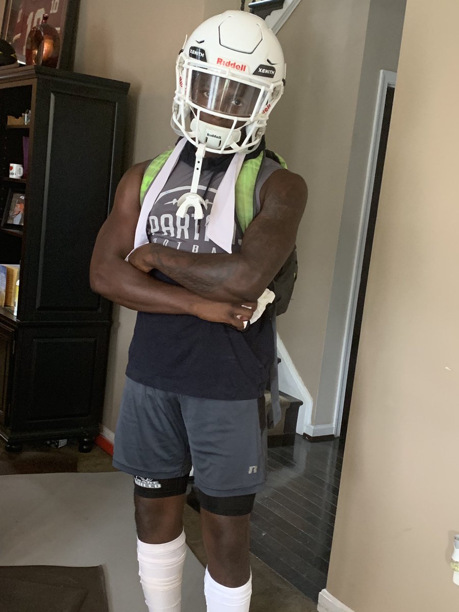 NikkiBJaxx417's tweet photo. OMG The Last of My Spartans @ogscrappy is headed to first day of football practice of his final year of High School football. Praying they all stay healthy, show out, break records &amp; secure bags‼️🏈🙌💪👏💙 #seniorszn #ScrapGotNext #Spartans #SMAC #StCharles #2020 #ScholarATH https://t.co/0cJn6Cy7co