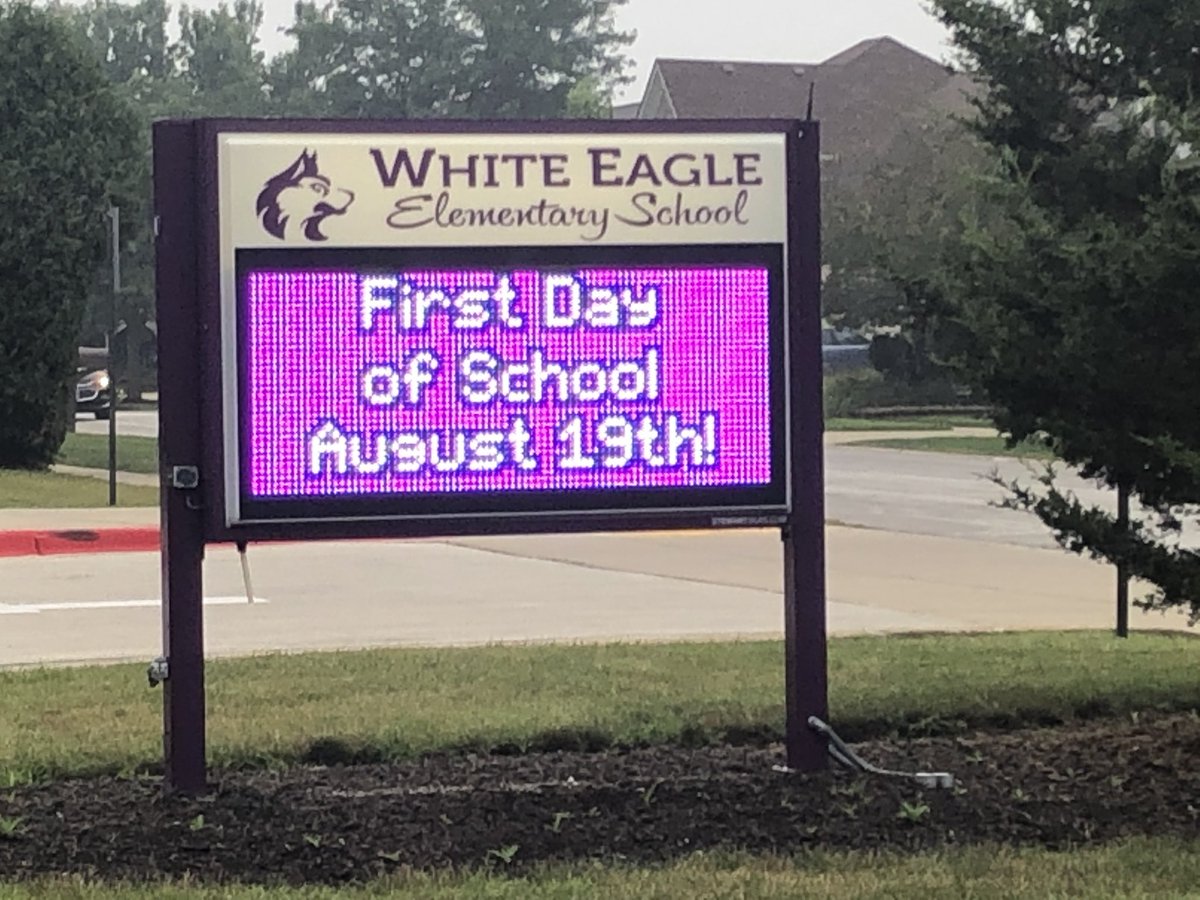 MrKWolves204's tweet photo. Wolfie was up bright and early this morning welcoming teachers to Institute Day 2019! #WE25 #WEPTA
 #Readyforstudents #GoWolves https://t.co/wfjxaClw1a