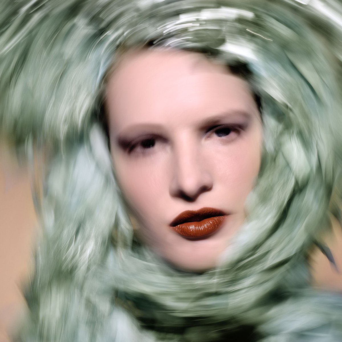 Out of our four Ellis Lips textures, the one to choose for the most classic look and feel is Creamy Lips. Soft, velvety, but nevertheless longwearing, Creamy Lips can be used as a fully covering shade, as a subtle stain, or any transparency in between.