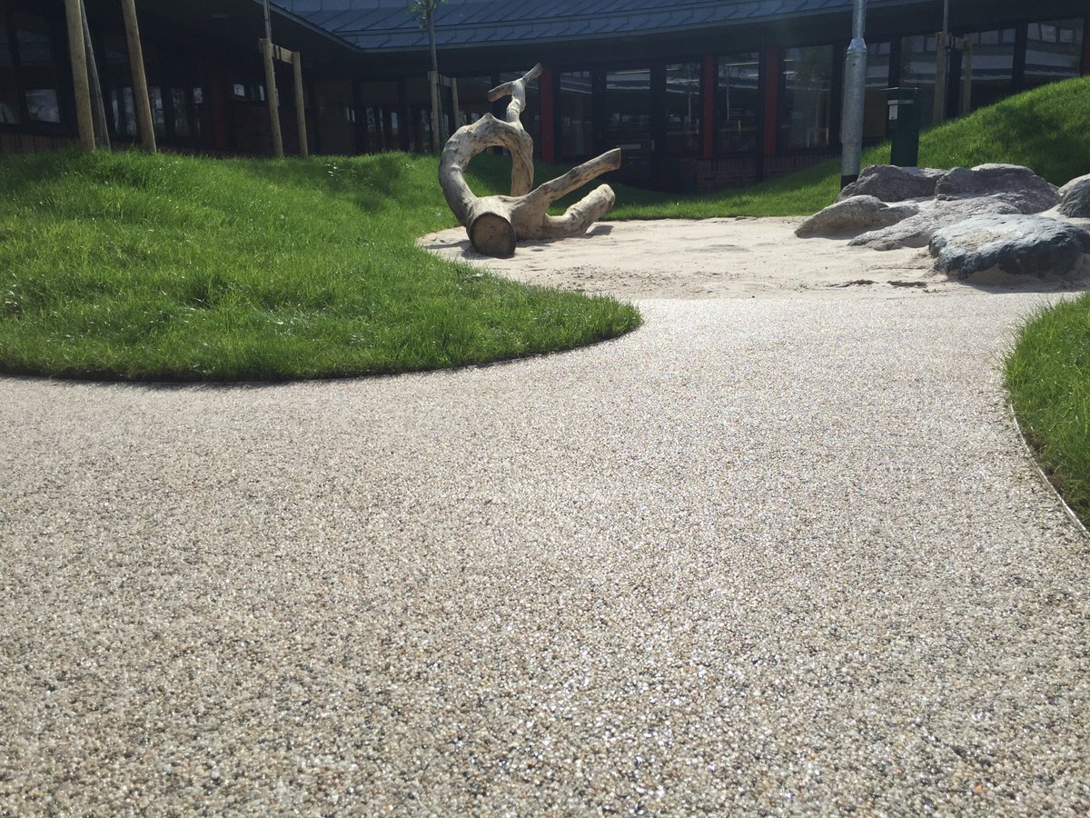 azureorangeltd's tweet photo. Resin Stone Surfacing......completed this week in a primary school in Ayrshire. The kids feet will always be dry walking around our surface! Its permeable, seamless and flows around this school courtyard. An ideal place  for them to learn more about the great outdoors! #resinpath https://t.co/XgRjyYR5BR