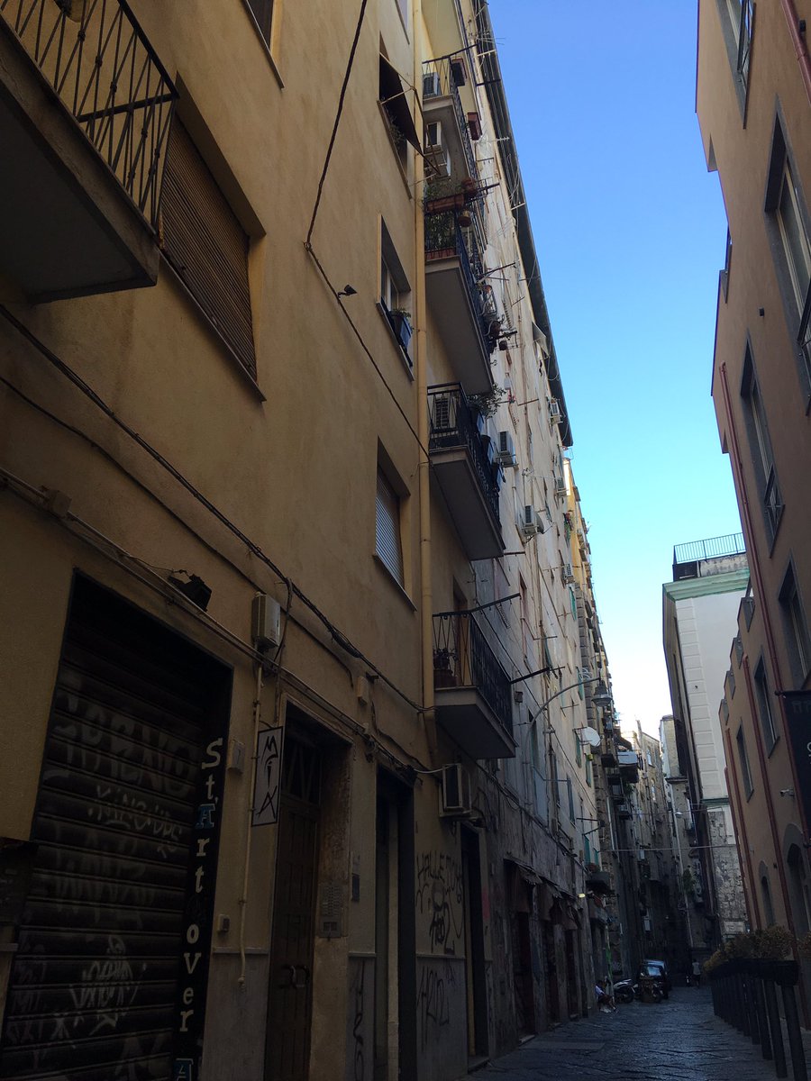 アニメで暗殺チームのアジトとされてた住所来た。 Vico Pallonetto