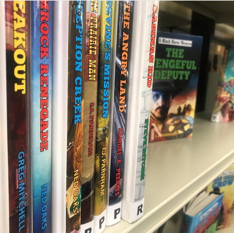 EDLC_Culture's tweet photo. Yesterday we had the pleasure of welcoming author Joseph Coelho to #MilngavieLibrary. He is attempting to join every library authority in the UK as part of his #ReadingMarathon - to show how incredible libraries are! Thanks for the visit @Poetryjoe https://t.co/DlPuhJZfW6
