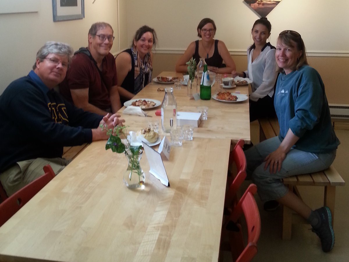 thislabmayfly's tweet photo. We are thrilled to announce that yesterday @mayfly_gal, Julia Howland, successfully defended her thesis! We all went out for a congratulatory lunch to celebrate.

Well done, Julia! 😊 

#SciTwitter #GradSchool #Ecology https://t.co/XzDwUAOKfE