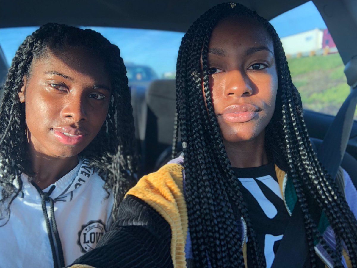 daniellelashear's tweet photo. Sista 👯‍♀️#darkskingirls https://t.co/LpdNsZ7nAX