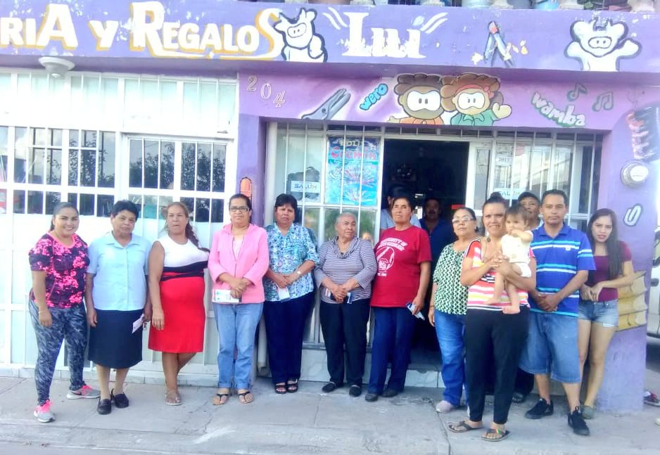 DMSPDGO's tweet photo. #VinculaciónSocial lleva a los vecinos del #ComitéCiudadano del Fracc. San Marcos, platica de como descargar la aplicación #CiudadanoSeguro así como los beneficios y la forma de utilizarla para estar en contacto con el #CEMMIP las 24 horas del día. #ProxPol https://t.co/fgULxcqaL6