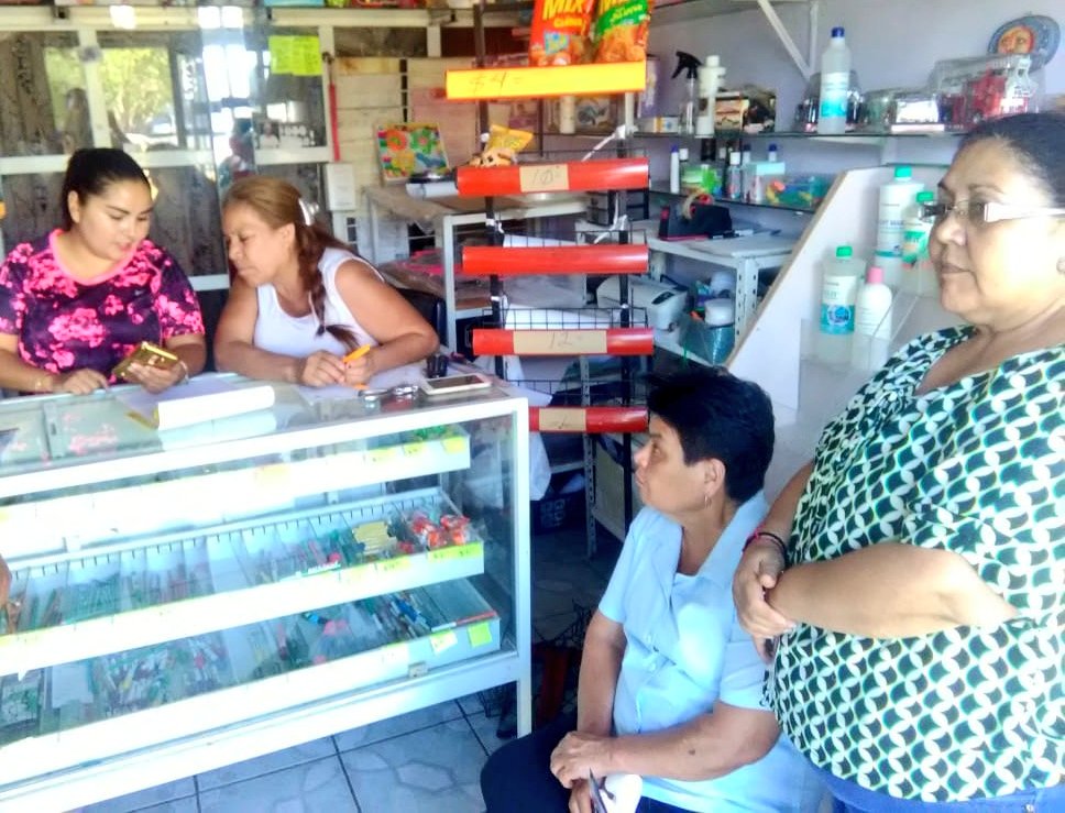 DMSPDGO's tweet photo. #VinculaciónSocial lleva a los vecinos del #ComitéCiudadano del Fracc. San Marcos, platica de como descargar la aplicación #CiudadanoSeguro así como los beneficios y la forma de utilizarla para estar en contacto con el #CEMMIP las 24 horas del día. #ProxPol https://t.co/fgULxcqaL6