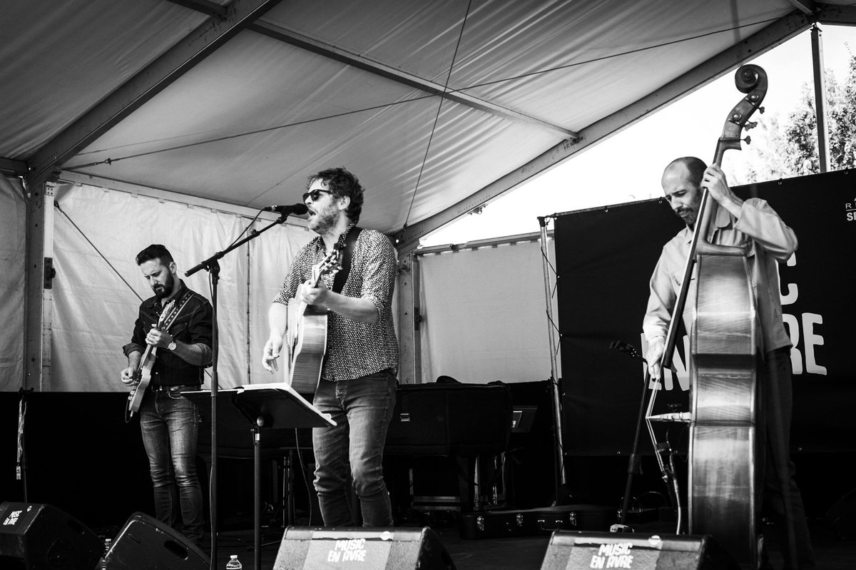 musicopatio's tweet photo. 📸 SOUVENIR 📸

@musicenavre c'est aussi l'occasion de faire de jolies découvertes ! Ici @mathishaugmusic trio. Et vous, quelles ont été les vôtres ? 😉

© Thomas Kalinarczyk https://t.co/Ql4nKH1EG1