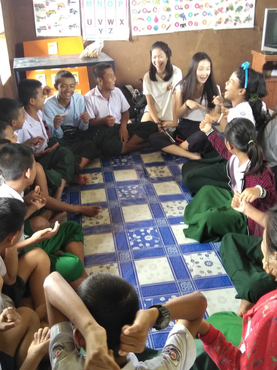 SR5phase's tweet photo. Year 12 students share their Junior Achievement knowledge and work on business-related projects with Grade 5-7s at the Champion School. Some great entrepreneurial ideas emerged @HarrowBangkok @HarrowBkkLIA @BorderBurma @AcornOverseas https://t.co/T9wYWYCBsU