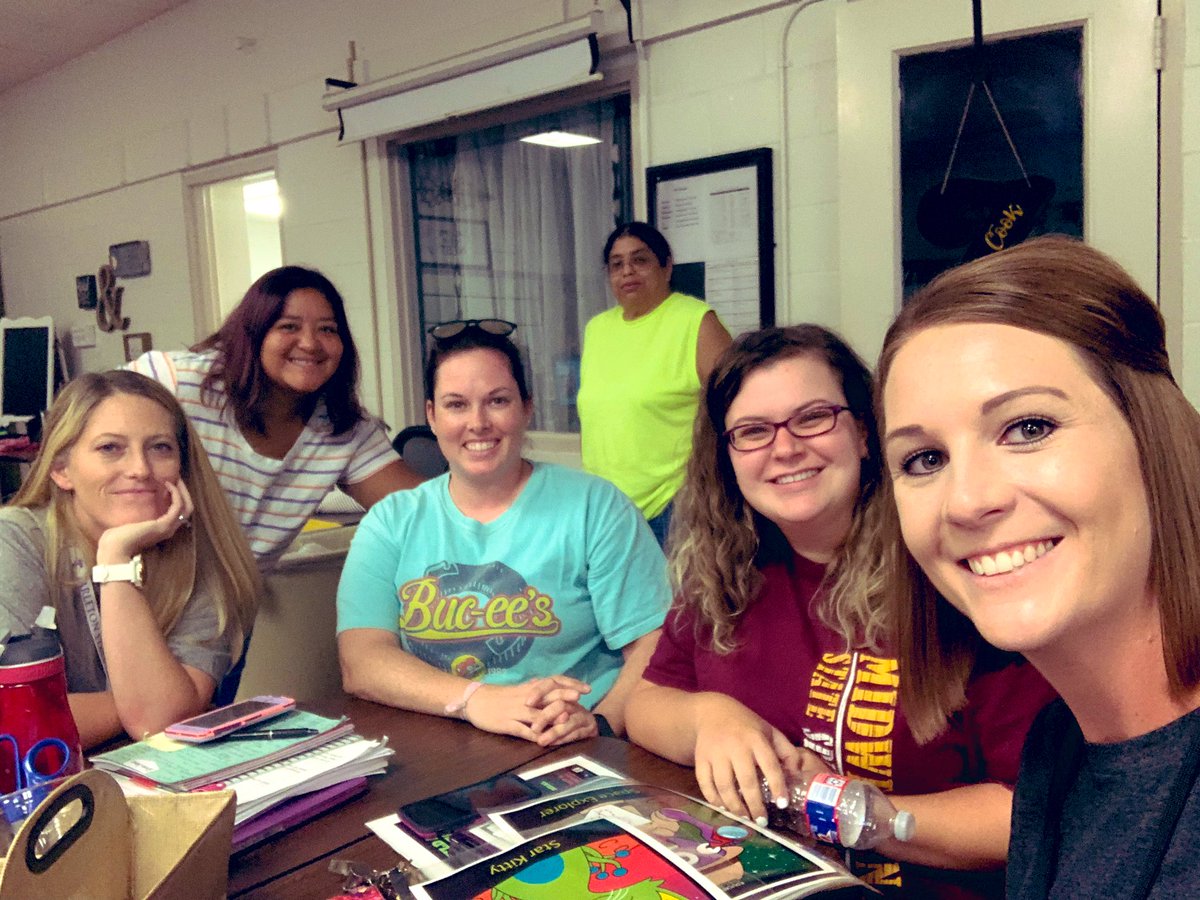 MrsGeorge123's tweet photo. Our “flawsome” 5th grade team! @ZundyElementary @THBoogren @mlindsayteaches @mommasducklings @HeatherCastro20 @tinabethburney https://t.co/x1rLrjt9Hu