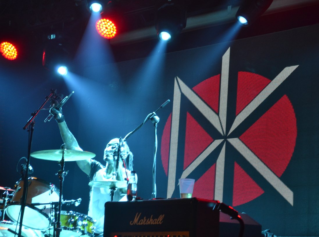 MadridAndMusic's tweet photo. "PUNKS NOT DEAD" Crónica de Víctor Terrazas frente a @DeadKennedys en la @SalaButMadrid con el #NoFutureFest
https://t.co/PclrjPoAKO https://t.co/Nwtn8aI0rb