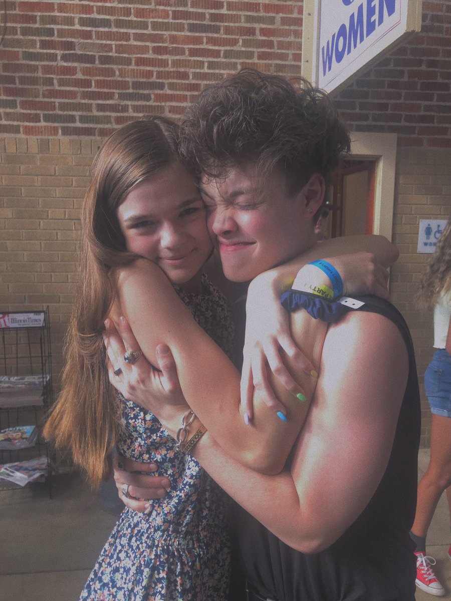 loseehailey's tweet photo. this man literally has my heart♥️ @ImZachHerron @whydontwemusic #8letterstour https://t.co/0ViKa5WUWv