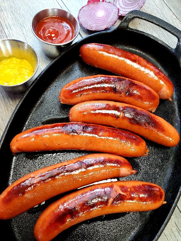 QCSausage's tweet photo. Natural Casing Cheddar Smoked Sausages....YUM!!!😋🔥😎
#smokedsausage #cheddarmetts #naturalcasing #porkopolis #madeincincinnati #craftsausage https://t.co/gtOX6wzpfC