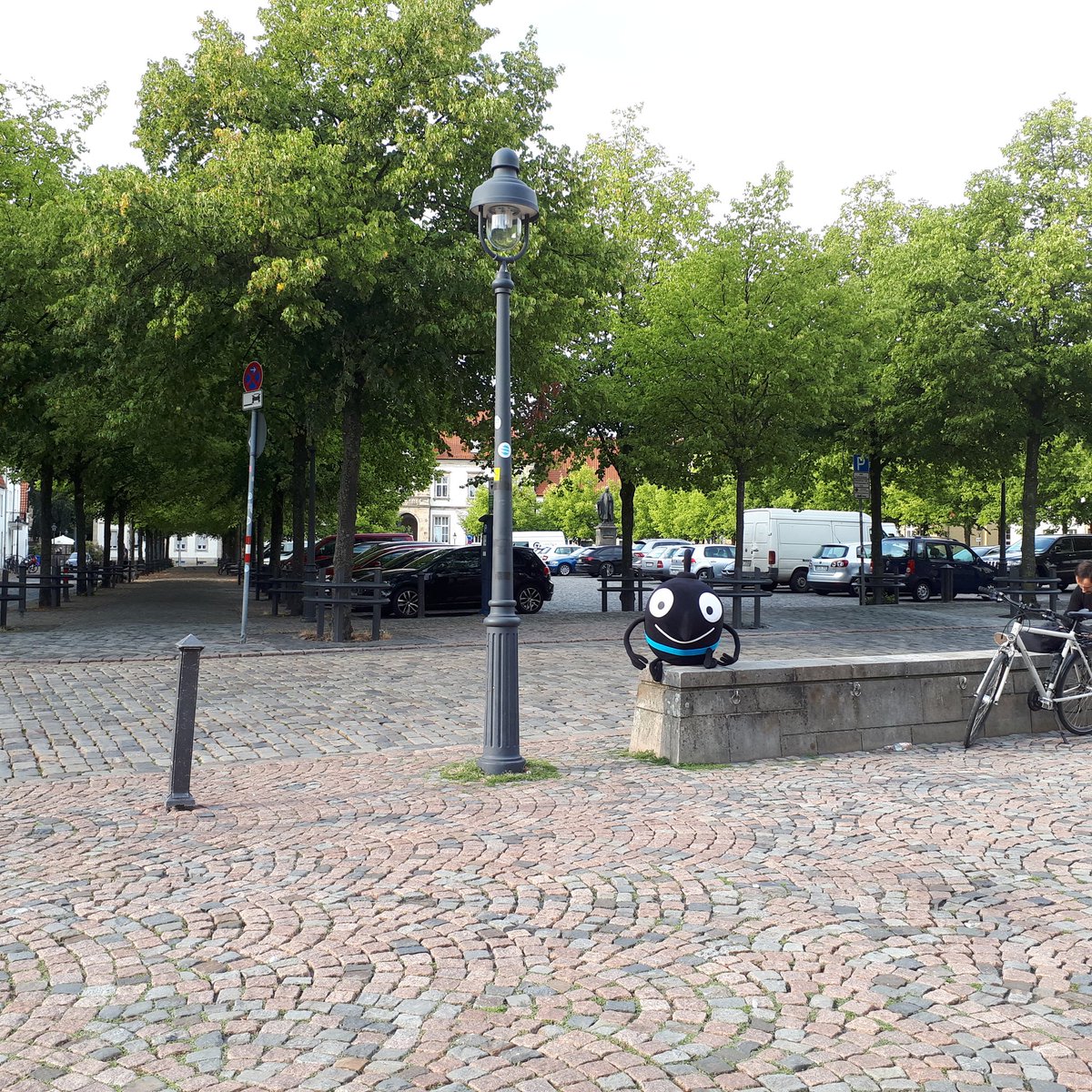 SarahKKKoenig's tweet photo. Meine Zeit mit Edda beginnt an einem Sonnentag, also ideal um ein paar gute aber auch schlechte #PlätzefürMenschen einzufangen. #EMW18 #Osnabrück https://t.co/KmBA1vspte