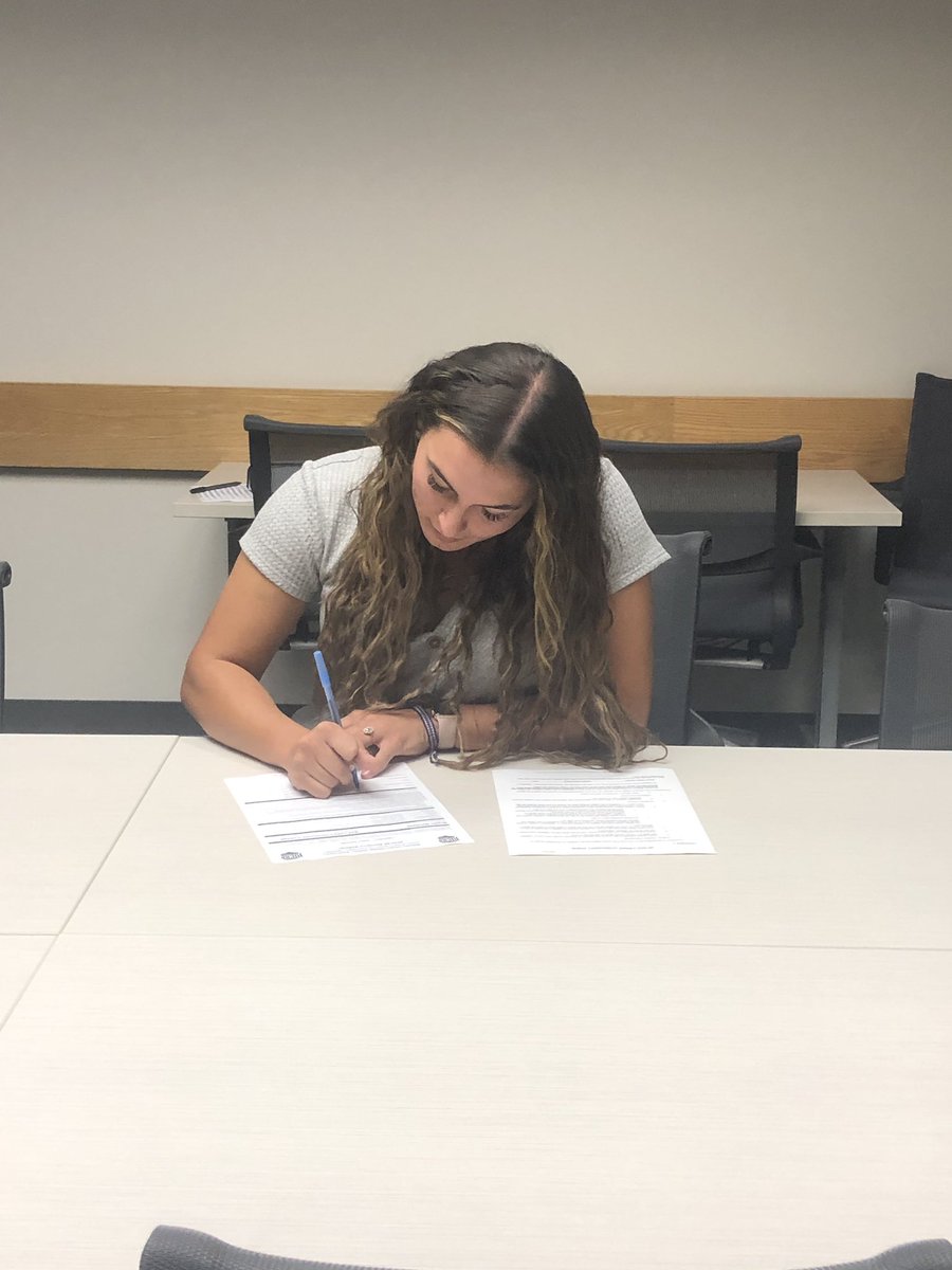 SLCC_Softball's tweet photo. Welcome SO Transfer Pitcher, Brylee Marziale to Team 21 🥳💙💛🐻🥎 #gobruins https://t.co/UW3pFN3Bd1