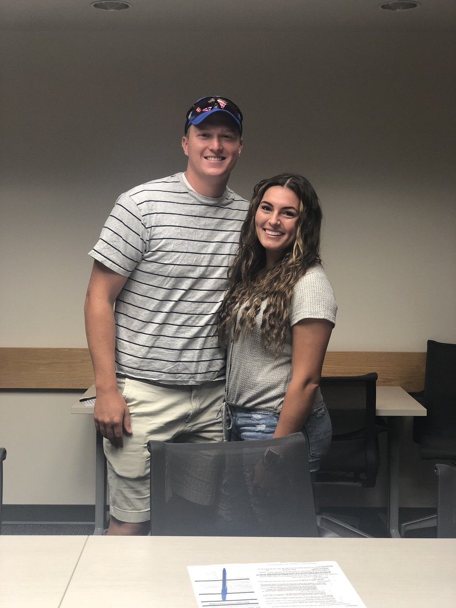 SLCC_Softball's tweet photo. Welcome SO Transfer Pitcher, Brylee Marziale to Team 21 🥳💙💛🐻🥎 #gobruins https://t.co/UW3pFN3Bd1