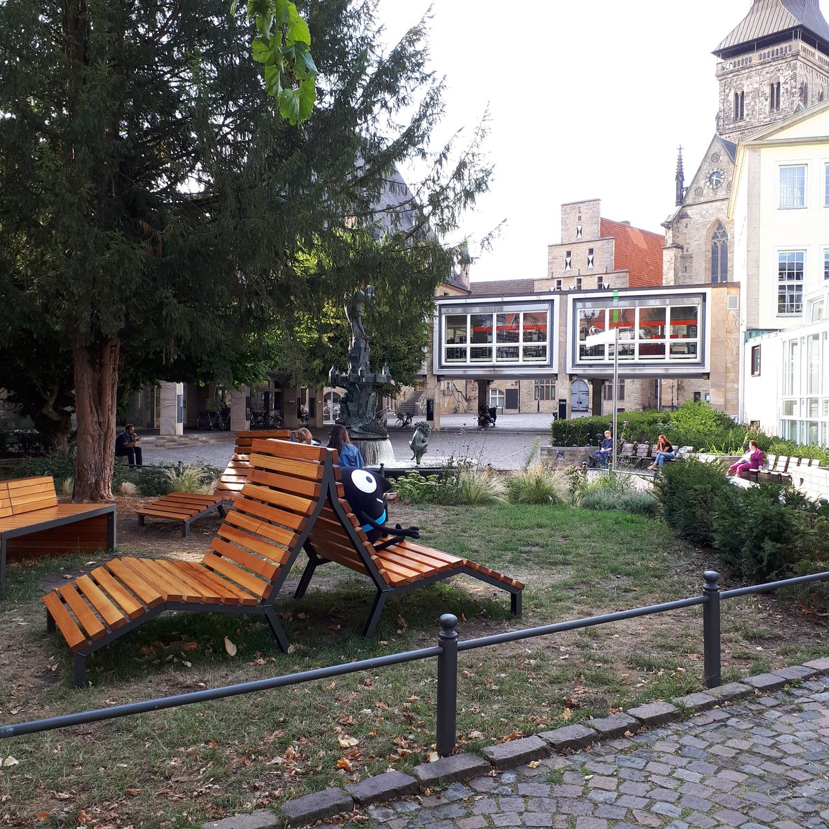SarahKKKoenig's tweet photo. Meine Zeit mit Edda beginnt an einem Sonnentag, also ideal um ein paar gute aber auch schlechte #PlätzefürMenschen einzufangen. #EMW18 #Osnabrück https://t.co/KmBA1vspte