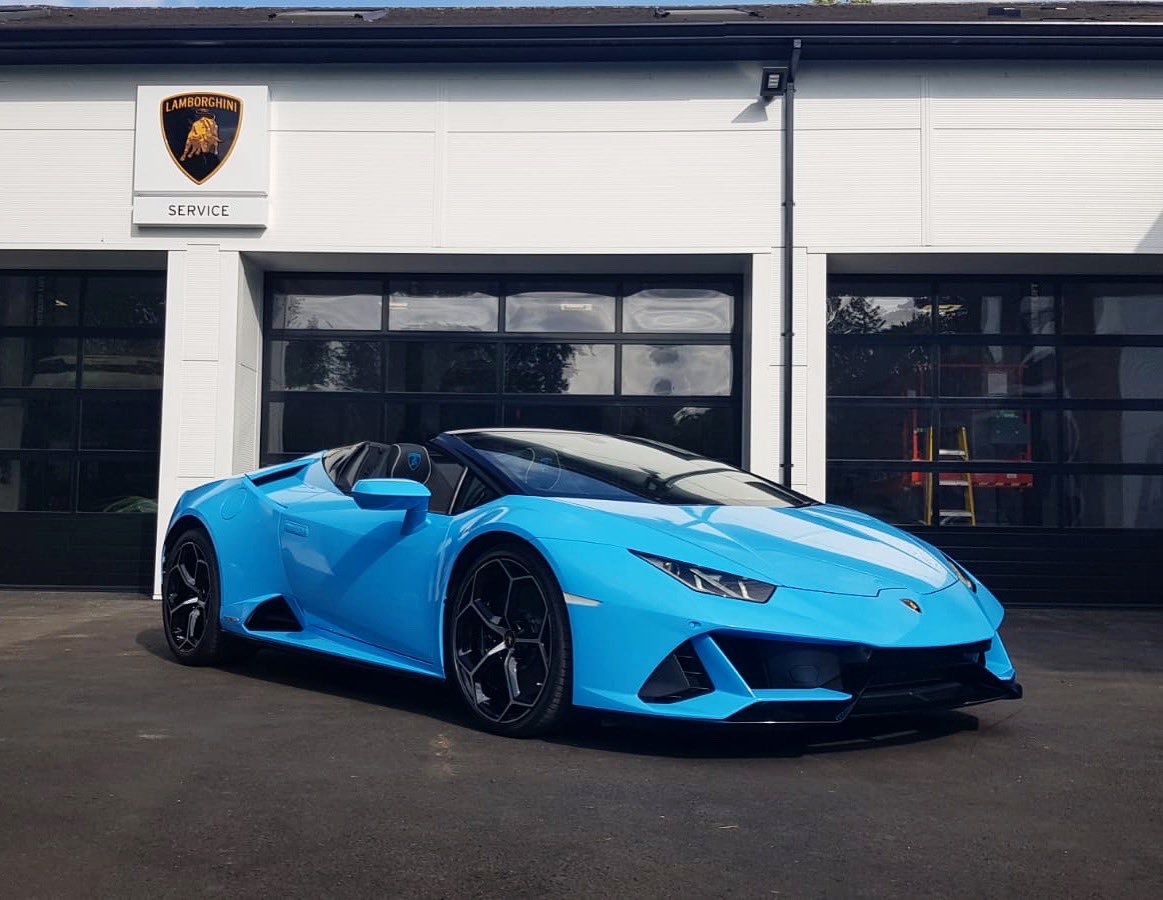 hrolamborghini's tweet photo. Absolutely glorious; Blu Cepheus Huracan EVO Spyder 🙌🏼 #Lamborghini #HuracanEVOSpyder #V10 #BluCepheus https://t.co/mFI89gp01M