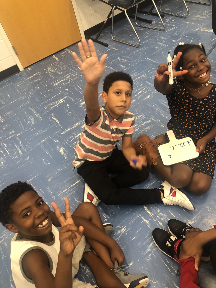 FineArtsHCS's tweet image. Creativity was bursting at the seams at @OKE_HCS in Ms. Gray’s music class! 🎼 Kindergarten Ss sung about steady beat, while 3rd Grade Ss, created rhythmic patterns utilizing various time signatures. @torriegray319 #ExpectCreativity #ExpectExcepionalHCS #HeArts #ArtsEdga