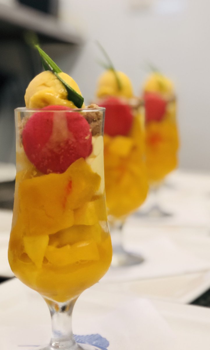 chefkhalil87's tweet photo. Coupe de mangue 🥭 visite de la délégation NBA 🇺🇸 https://t.co/D6QDsrhH51