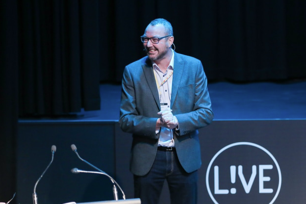 SCHAWK's tweet photo. Our Steve Jackson shares how the right #colour distinguishes brands and creates a strong emotional bond: https://t.co/5vgNFwVOjj via @PKNpackagingmag #Print21Live #PKNLive #Packaging https://t.co/77FToQZngp