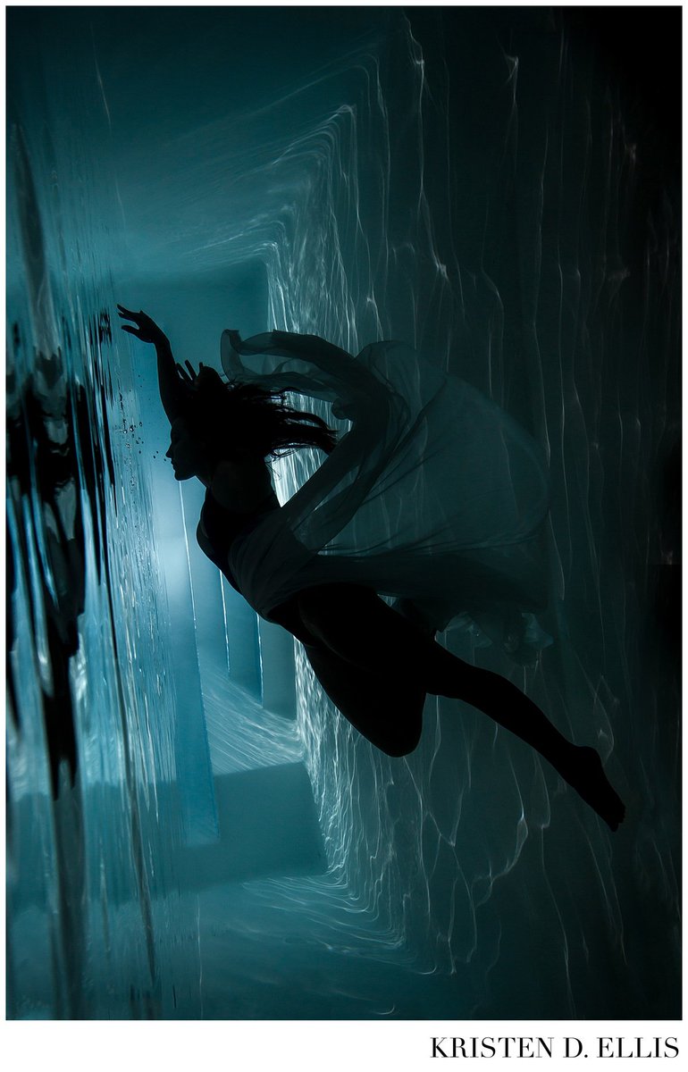 KristenDPhoto's tweet photo. Had some fun shooting an underwater session. Can't wait to start photographing couples underwater! ❤❤❤ #canon #photographer https://t.co/Uoorg6oKkr