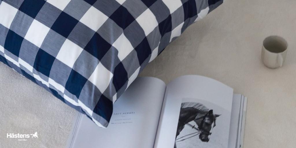 HastensMexico's tweet photo. Nuestras exclusivas almohadas #Hästens están confeccionadas con materiales 100% naturales que permiten que el aire circule cuando duermes, además de brindar el soporte adecuado para tu cuello. Elegir la almohada adecuada es vital para tener el descanso ideal.#LaMejorCamaDelMundo https://t.co/lsY1Liym8b