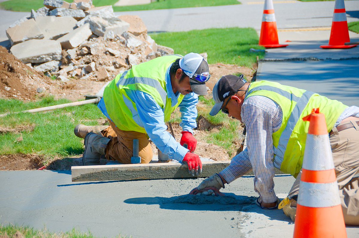 VisionTulsa's tweet photo. Vision Tulsa - Public Schools Safety First: Work is progressing quickly this week on safety improvements at schools in preparation for classes starting next week. A pedestrian crossing is under construction at Jenks Southeast Elementary School, 10222 S. Yale Ave. https://t.co/8QwqwfC3ti