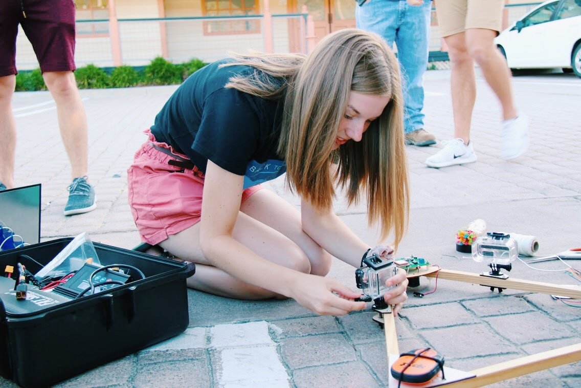 UTAerospace's tweet photo. Incoming ASE freshman Katie Mulry is already participating in hands-on engineering #STEM projects like this high altitude balloon launch last weekend. "I can't wait to do more engineering projects like this as a UT aerospace major!" We can't wait either, Katie! #HookEm 🚀🎈🤘 https://t.co/eG36LP7yGV