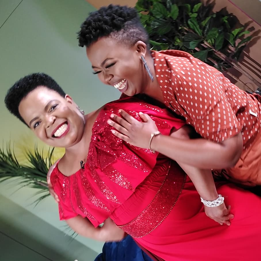 Nontobek0Sibisi's tweet photo. #MojaSML #NontoTheHost - Sooo super excited & priveledged tonight to have the honor of having an hour long conversation with thee @DrRebeccaMalope 7pm + 11pm +7am + 10am! @ShowmeloveM @MojaLoveTv https://t.co/LThKLlvSPK