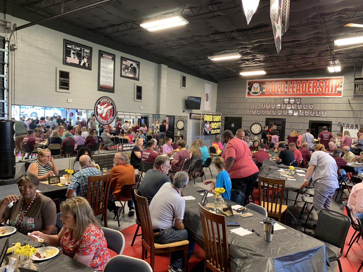 AmyPorterSISD's tweet photo. Piner Middle School staff had a great breakfast, encouragement &amp; fellowship @ Arnold’s Premier Martial Arts on Tuesday! #BuildingBearcats @pinerbearcats #communitysupport @ShermanISDSupt @ShermanISD https://t.co/9rrxfagmoi