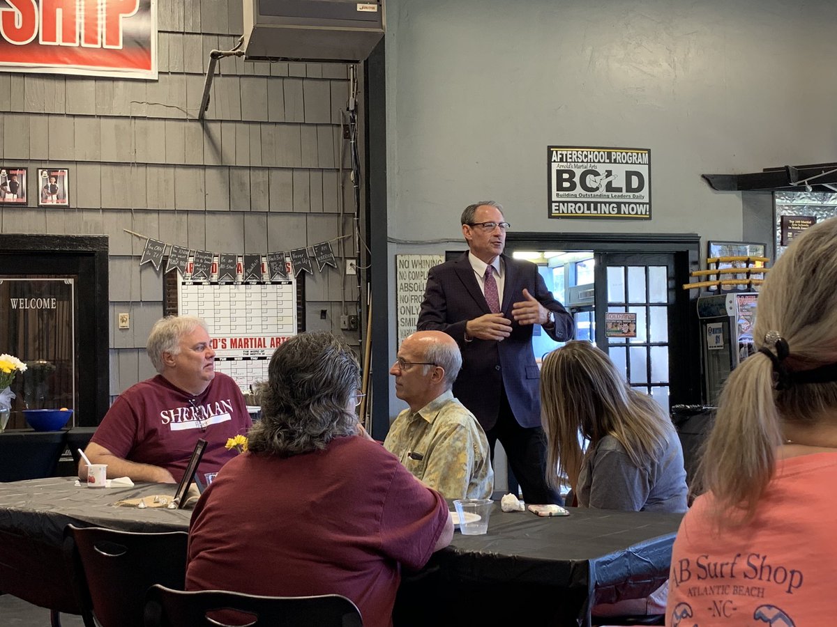 AmyPorterSISD's tweet photo. Piner Middle School staff had a great breakfast, encouragement &amp; fellowship @ Arnold’s Premier Martial Arts on Tuesday! #BuildingBearcats @pinerbearcats #communitysupport @ShermanISDSupt @ShermanISD https://t.co/9rrxfagmoi