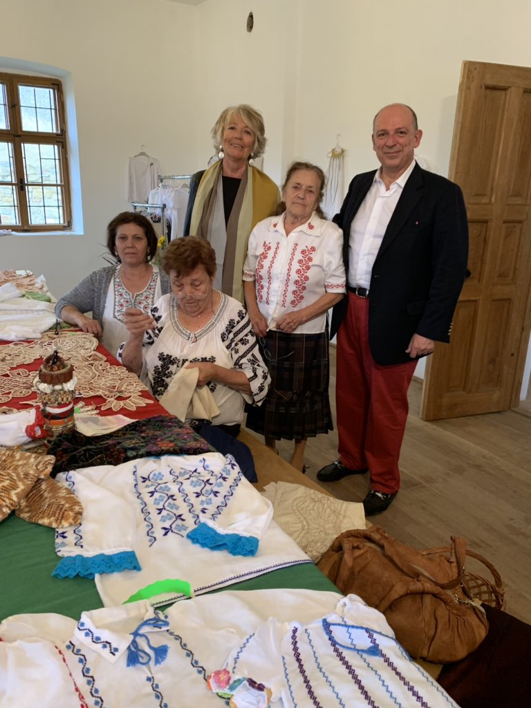 nobregatrust's tweet photo. The main goal is to enrich the local textile artisans with new cultural experiences, to promote creative contaminations between peoples, and to contrast the increasingly rampant phenomenon of "cultural appropriation". https://t.co/VxsGFudlxU