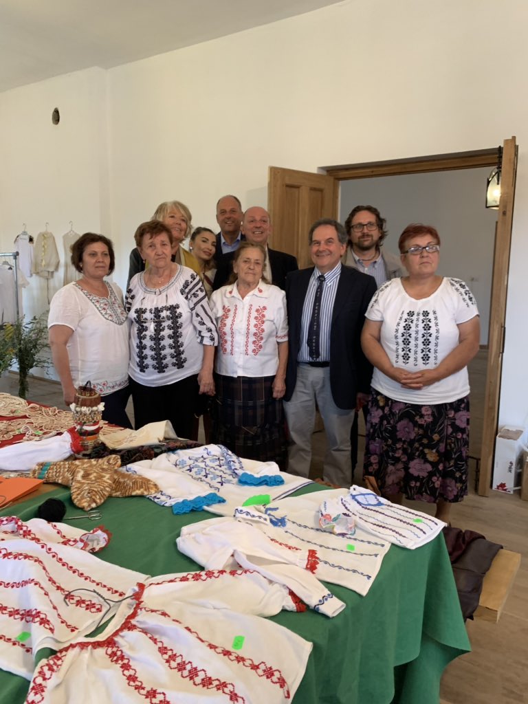 nobregatrust's tweet photo. The main goal is to enrich the local textile artisans with new cultural experiences, to promote creative contaminations between peoples, and to contrast the increasingly rampant phenomenon of "cultural appropriation". https://t.co/VxsGFudlxU