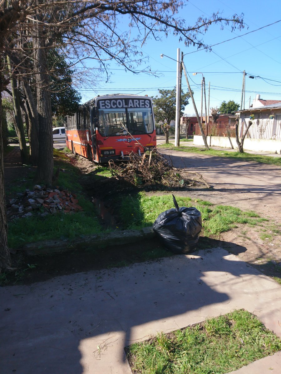 hugomasp's tweet photo. @debrownweb bueno si están haciendo trabajos de limpieza ya junte los plásticos solo falta que el municipio pase a juntar ramas y demás basura!! https://t.co/uWMItjyrCw