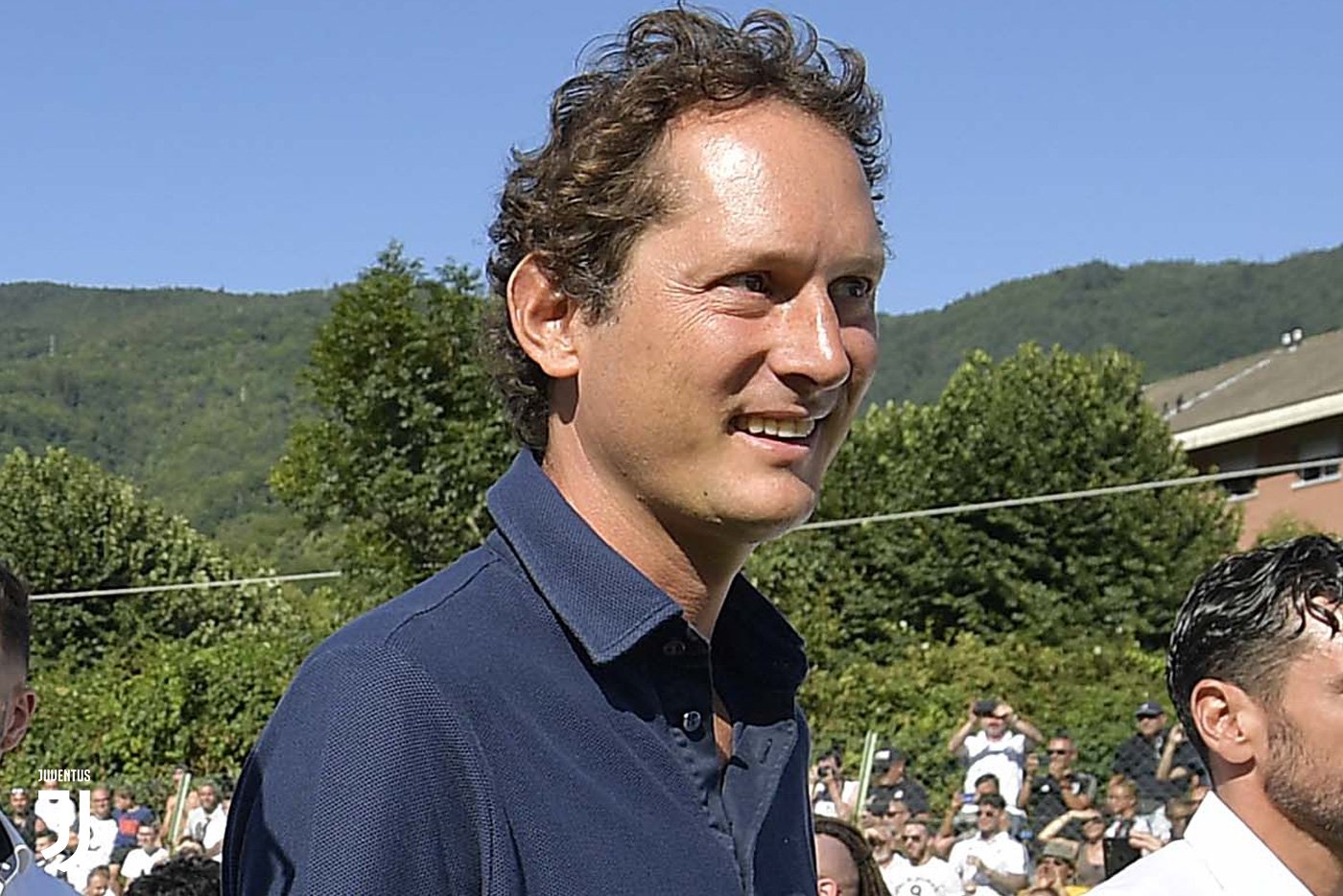 Juve, Sarri a Villar Perosa: "Si sente l'aria di casa". John Elkann euforico