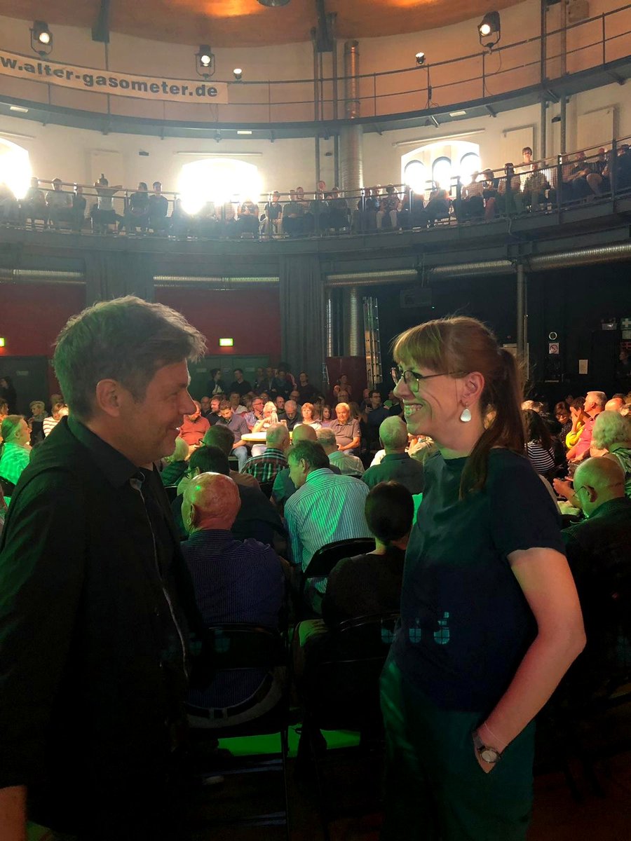 gruene_sachsen's tweet photo. Townhall in #Zwickau
Über 600 Bürger*innen wollen heute ihre Fragen an Robert Habeck und @Ka_Meier loswerden https://t.co/7uPFHqa5Wb