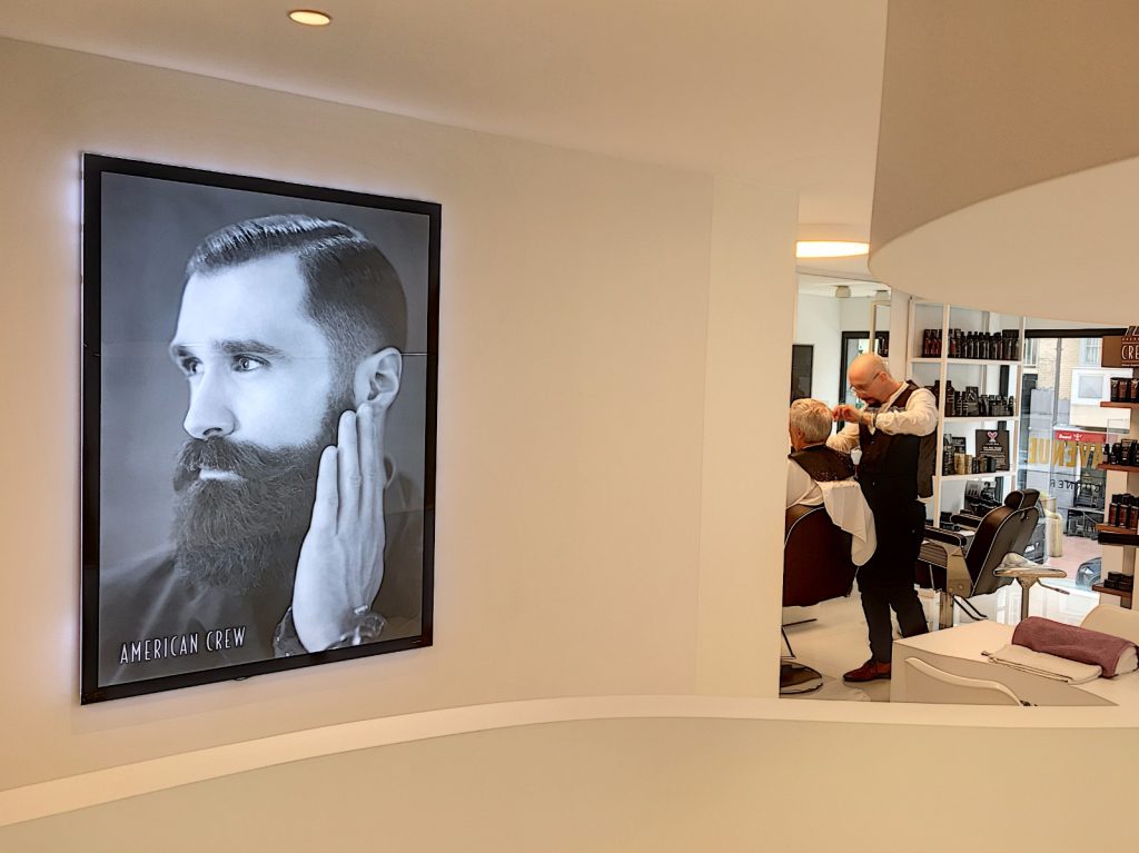 VitrineMediaMX's tweet image. Quien dijo bello, bellísimo. #displayLed #publicidad #atraemasclientes #vendemas #negocios #barberia #salondebelleza #mexico