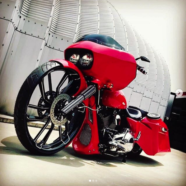 Smt_MachiningCo's tweet photo. The #D6 breaking necks all the way in Japan! View all our wheel styles right here - https://t.co/oaZCygbcWv

#smtmachining #ridewiththebest #bigwheelbaggers #fattirebaggers #custommotorcyclewheels #biggerisbetter #japan #americanmade #harleydavidson #bestintheworld #breakingnecks https://t.co/9PicqeOSXF
