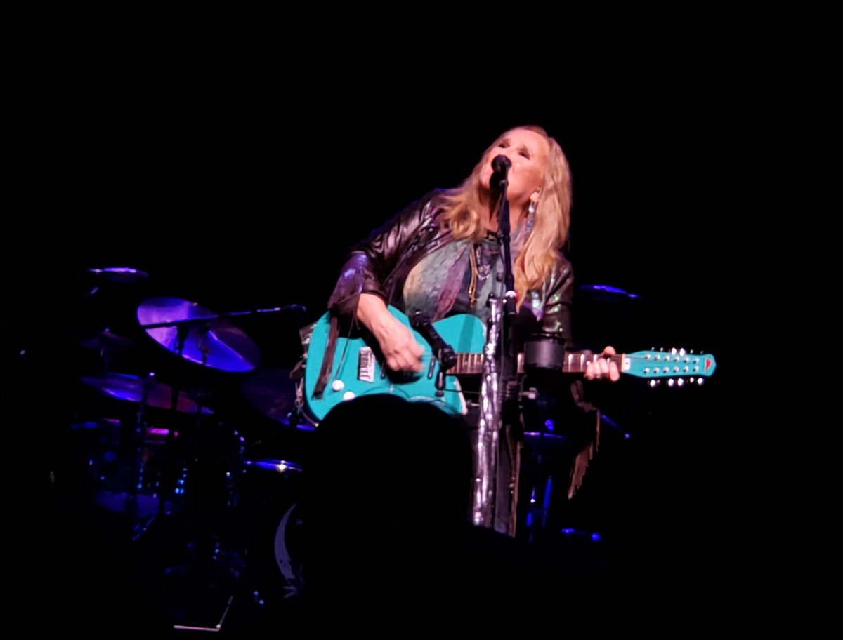 shanelligans's tweet photo. @metheridge never ceases to amaze me with her talent and the intensity she brings to every show. #MelissaEtheridge #concert #LexingtonOperaHouse #BadAss #TheMedicineShow #HolyShit https://t.co/po4moPI4S7