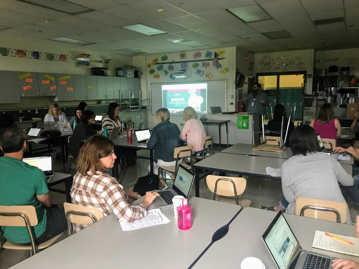 aliciaduell's tweet photo. “Using Chromebooks to Effectively and Joyfully Engage Students with @PearDeck”! @CFabrikant88 sharing how to use this incredibly engaging tool! #21MiniCon #21Learns https://t.co/MuVUQU6ACS